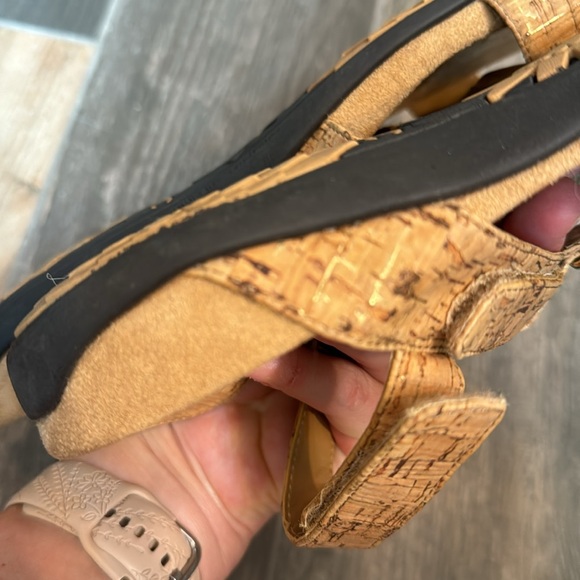 Vionic Sandals. Excellent condition. - Picture 7 of 7
